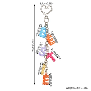 Tableau des tailles du porte-clés BESTIE avec dimensions du pendentif cœur arc-en-ciel