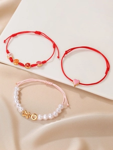Detaillierte verstellbare Armbänder mit Herzanhänger, Kunstperlen und XOXO Metallperlen