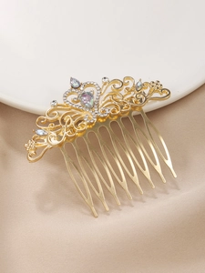 Détails d'un peigne à cheveux doré vintage avec cristaux étincelants et motif filigrane