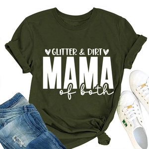 T-shirt vert olive Glitter & Dirt Mama avec jean denim déchiré en vue à plat