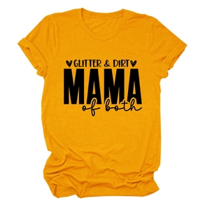Détail de l'imprimé glitter dirt mama of both sur t-shirt en coton jaune à manches retroussées
