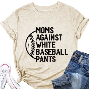 Détail du t-shirt en coton avoine avec le motif Moms Against White Baseball Pants imprimé