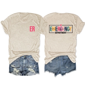 Détail de l'imprimé Emergency Department au dos du t-shirt en coton avoine