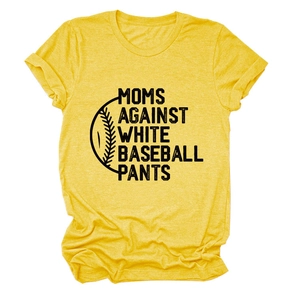 Détail d'un t-shirt jaune en coton avec imprimé Moms Against White Baseball Pants