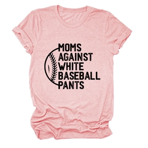 Détail du t-shirt rose chiné avec imprimé Moms Against White Baseball Pants