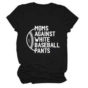 Détail du t-shirt en coton noir avec inscription Moms Against White Baseball Pants