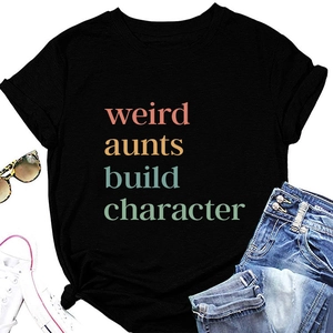 Flachbild von schwarzem T-Shirt mit buntem weird aunts build character Vintage-Schriftzug