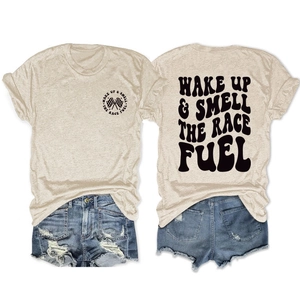 Détails avant et arrière du t-shirt en coton avoine avec imprimé Wake Up Race Fuel