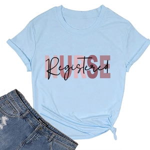 T-shirt in cotone celeste con stampa Registered NURSE e dettaglio con nodo alla moda