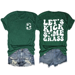 T-shirt da calcio verde scuro con stampa LET'S KICK SOME GRASS, fronte e retro