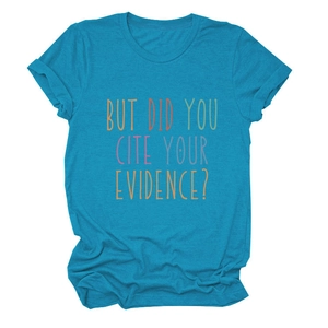 Detail van blauwgroen T-shirt met de tekstbedrukking BUT DID YOU CITE YOUR EVIDENCE