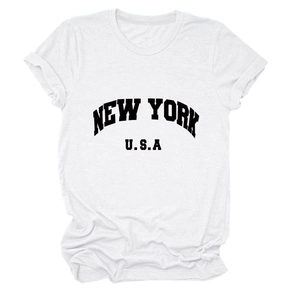 Détail du t-shirt blanc en coton avec lettrage New York USA et col rond classique