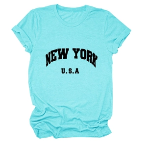 Détail des lettres New York USA de style vintage sur un T-shirt en coton turquoise