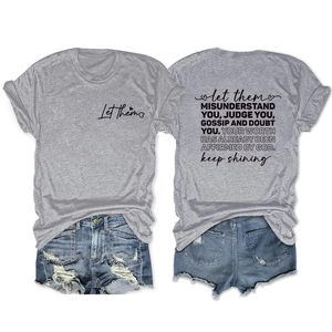 Détail recto et verso d'un t-shirt gris avec inscription let them misunderstand you