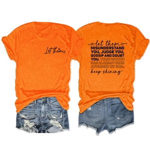 Détail recto-verso d'un t-shirt orange en coton avec typographie inspirante