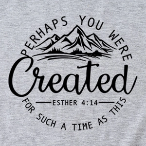 T-shirt d'été gris pour femme avec silhouette de montagne et texte biblique Esther 4:14