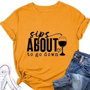 T-shirt orange à manches courtes avec texte sips about to go down et verre de vin