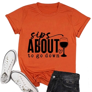 T-shirt en coton orange à plat avec l'imprimé graphique 'sips about to go down'