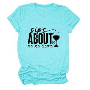 Détail du t-shirt vert menthe avec impression graphique sips about to go down