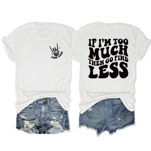 Détails avant et arrière du t-shirt blanc avec slogan vintage et graphisme crâne
