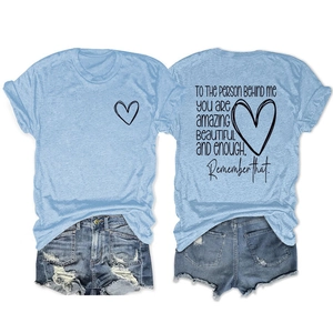 T-shirt bleu avec motif de cœur et message inspirant, vues avant et arrière à plat