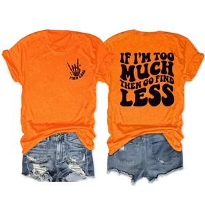 T-shirt orange vif avec motif FIND LESS à l'avant et slogan artistique au dos en détail