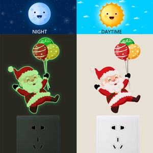 Adesivo per interruttore Babbo Natale luminoso che mostra l'effetto giorno e notte
