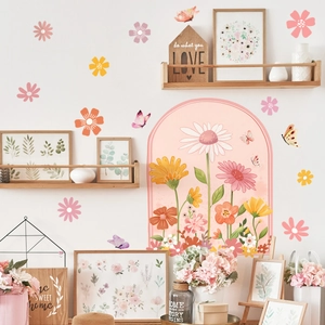 Sticker mural arche florale et papillons illustrés pour décoration intérieure chic
