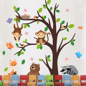 Dettaglio adesivi murali animali della foresta con albero e scimmie per cameretta