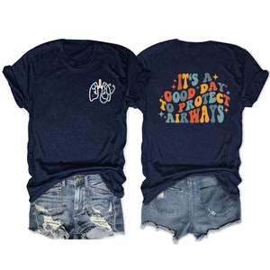 Detail von dunkelblauem Rundhals-T-Shirt mit 'Protect Airways' Text und Lungen-Grafik
