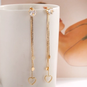 Elegante lange Quasten-Herzohrringe mit Goldbeschichtung und klaren Zirkonkristallen