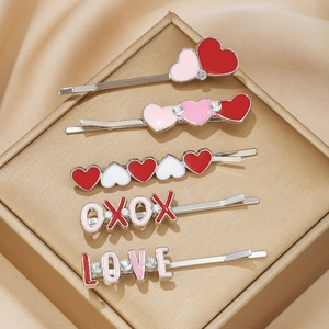 Set de cinq barrettes à cheveux cœur et lettres d'amour en alliage doré émaillé