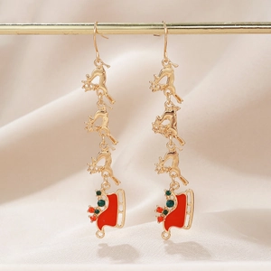 Détails des boucles d'oreilles rennes dorés avec traîneau rouge et pierres festives