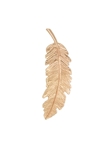 Detailed close-up showing the intricate feather texture of this golden vintage metal hair clip