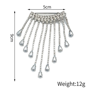 Barrette à cheveux argentée avec franges en strass et cristaux élégants 5x9cm