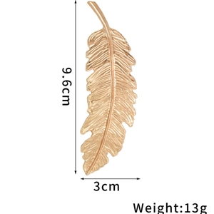 Golden feather metal hair clip with 9.6cm length and detailed vintage texture