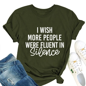 T-shirt vert olive à plat avec inscription imprimée I Wish More People Were Fluent In Silence