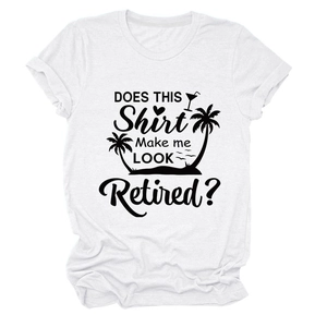 Détail du slogan de retraite avec palmiers et cocktail sur t-shirt en coton blanc