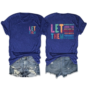Ensemble t-shirt en coton bleu marine imprimé Let Them et short en jean déchiré femme
