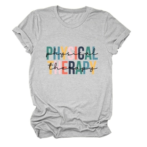 Détail du tissu de qualité et de l'imprimé Physical Therapy coloré sur le t-shirt gris