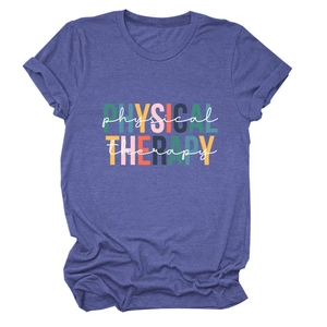 Gros plan sur l'imprimé Physical Therapy sur t-shirt violet chiné à manches courtes