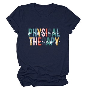 T-shirt bleu marine à manches courtes avec lettrage Physical Therapy multicolore