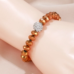 Bracelet tendance à perles facettées bronze avec une perle boule sertie de strass blancs