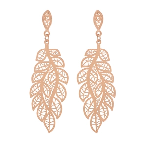 Macro detail of leaf-shaped earrings in rose gold with hollow filigree textures