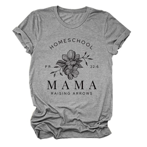 Détail du t-shirt gris chiné avec dessin floral et imprimé graphique HOMESCHOOL MAMA