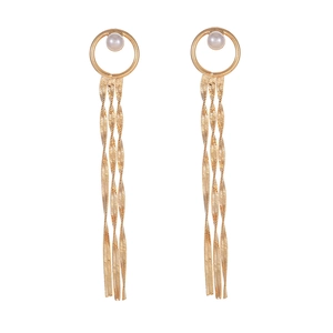Detail of gold-plated long tassel earrings with elegant white pearls and snake chain fringe