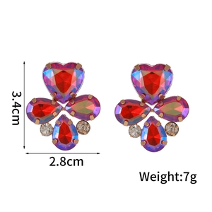 Dimensions détaillées de 3,4 cm x 2,8 cm pour les boucles d'oreilles cœur et trèfle coloré