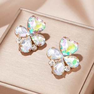 Boucles d'oreilles papillon colorées avec cristaux irisés et finition dorée élégante