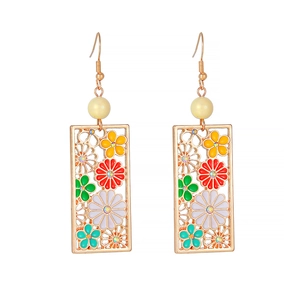 Orecchini pendenti rettangolari dorati con fiori colorati e design traforato elegante