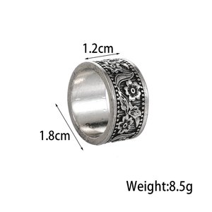 Retro hollow flower ring with antique silver finish and carved floral relief patterns